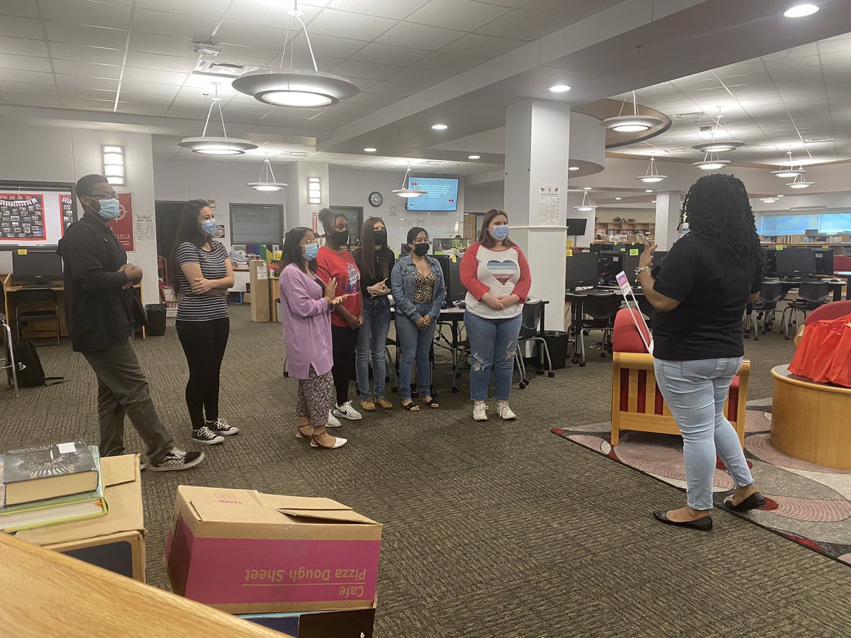 thepolishededu's tweet photo. @HAABSE3 YIC was on the move today! We were at Goose Creek Memorial @gcmhspatriots on today gifting deserving future educators ! ❤️🖤❤️ @GCMCCC #HAABSEYICtakeover https://t.co/lEGyQydwER