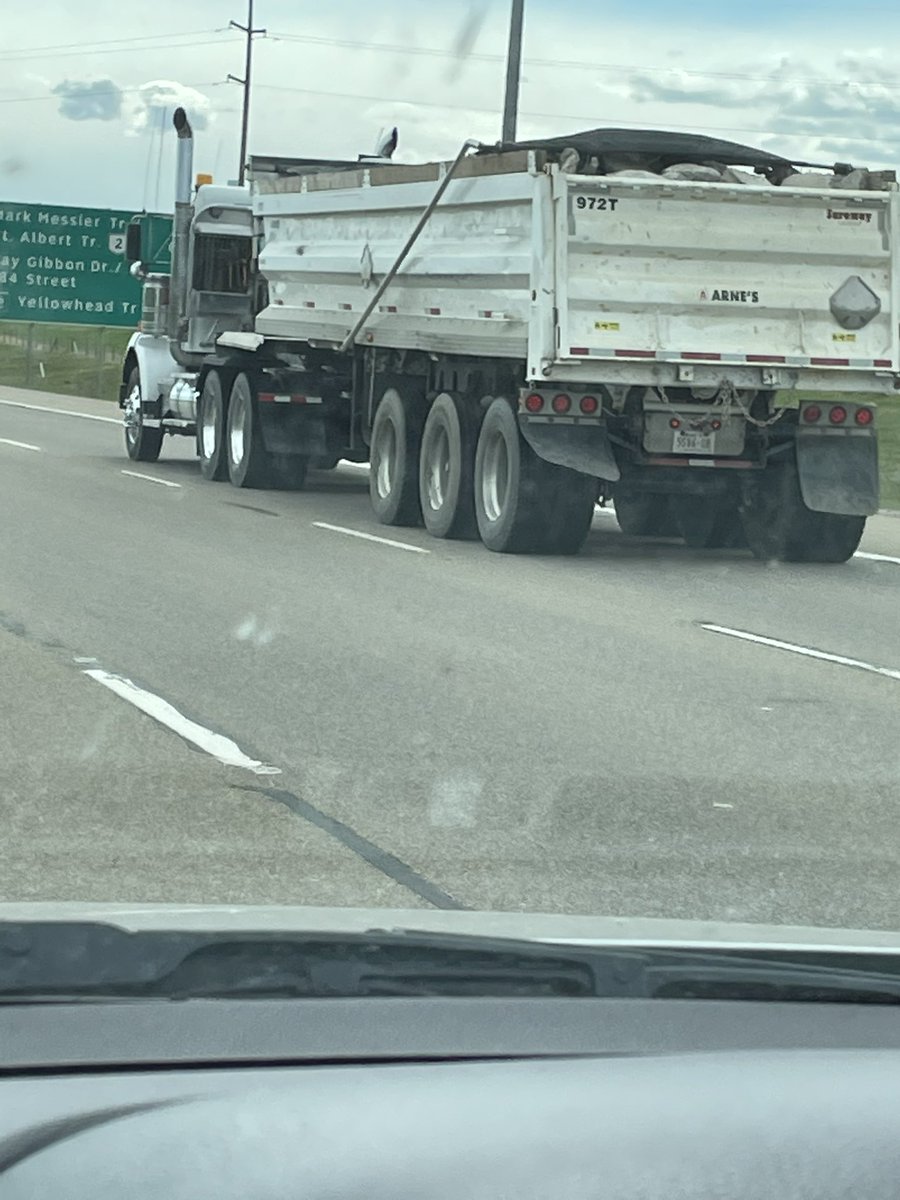 kmbolding's tweet photo. Uh, there are much easier ways to open my sunroof, Mr. Semi Truck.
#nexttimejustask #hulksmash https://t.co/DvtxW7wNmr