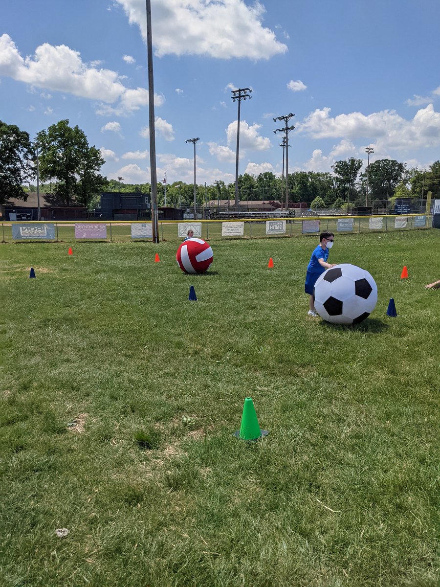 MrsHanger201's tweet photo. It was so nice to do something normal! Field Day was so much fun! ❤️🎉 @FOpanthers #FOrocks @RedClaySchools https://t.co/EHZdYmDvvN