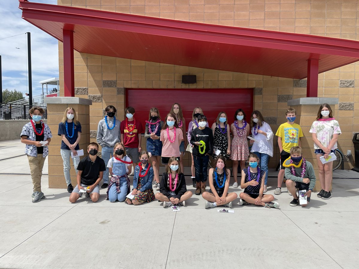 BSDWashington's tweet photo. Congratulations 6th grade class of 2021! #bsdpride #bsdwildcatproud #everythingspossiblebsd https://t.co/TwubdOfaIA