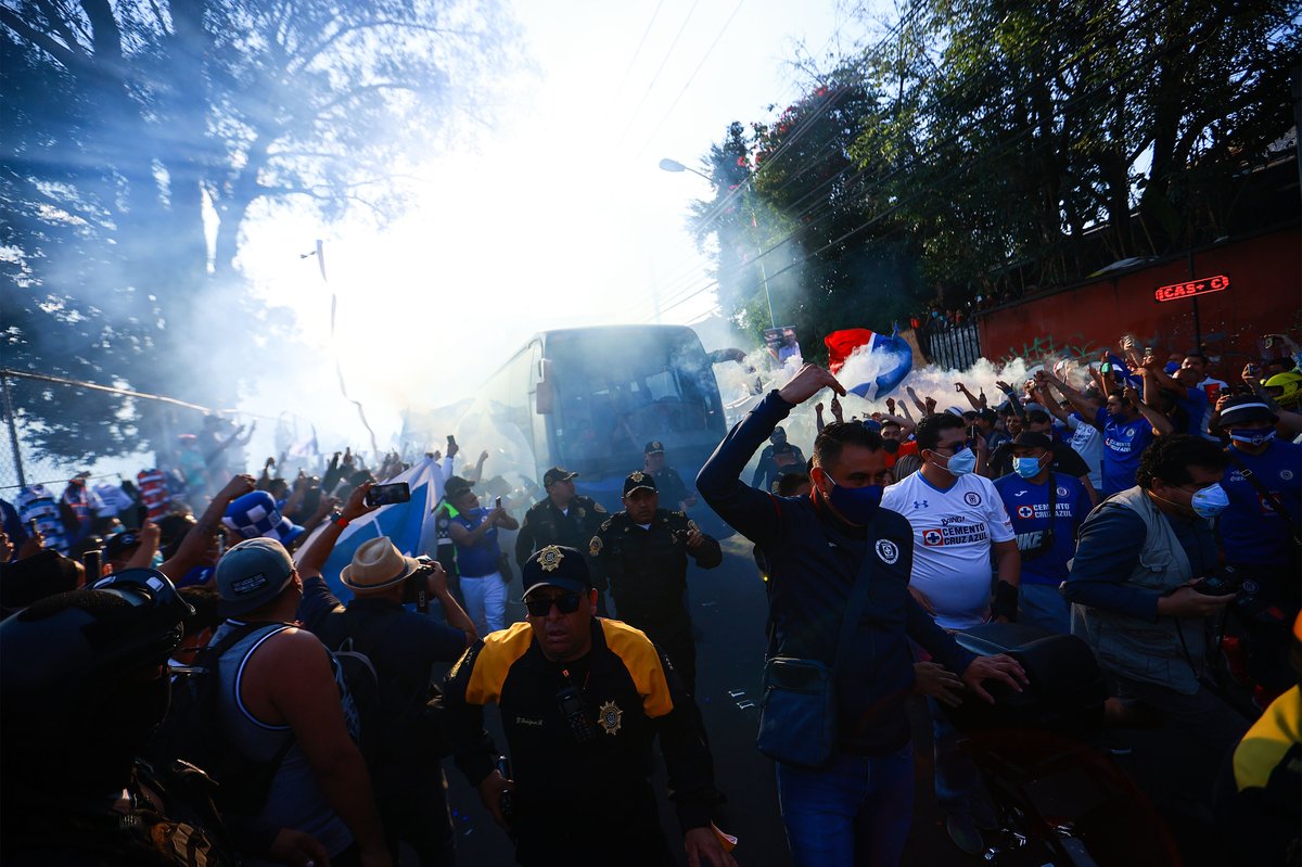 CruzAzul's tweet photo. Esta publicación se comenta con una foto con la playera de La Máquina. 

¿Están listos, Azules?

¡A romperla juntos! https://t.co/QSV3wsxENX