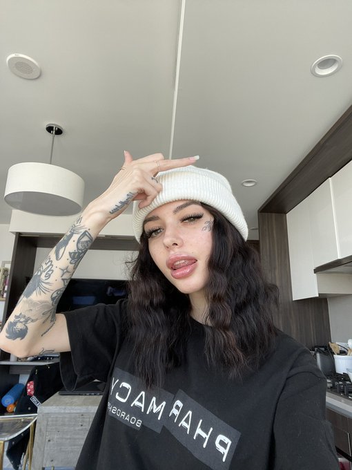 I&rsquo;m so in love with myself that i can handle you hating me https://t.co/RsghUOhLOv<a href="/tag/mvsales"class="tags"><span>#mvsales</span></a>