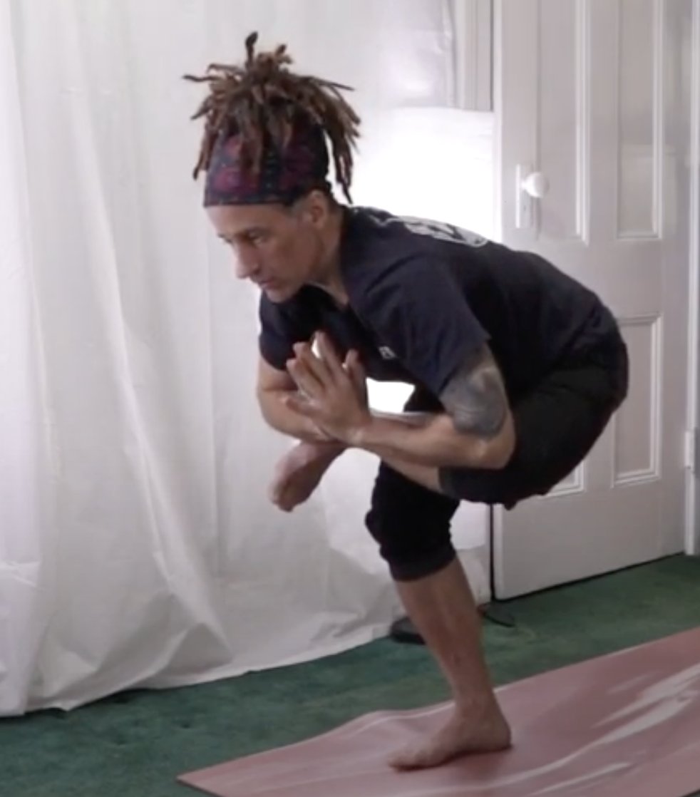 FRIDAY
10:00 - 11:00 am VIRTUAL &amp; IN-STUDIO  Flow 1 Chris Temple | 12:30 - 1:30pm VIRTUAL &amp; IN-STUDIO Flow 2 Babatte Godefroy  | 6:30 - 7:30pm VIRTUAL &amp; IN-STUDIO  Flow 3 Keith Partington | Sign Up: hubs.ly/H0NslxK0 #yoganyc #yogilove