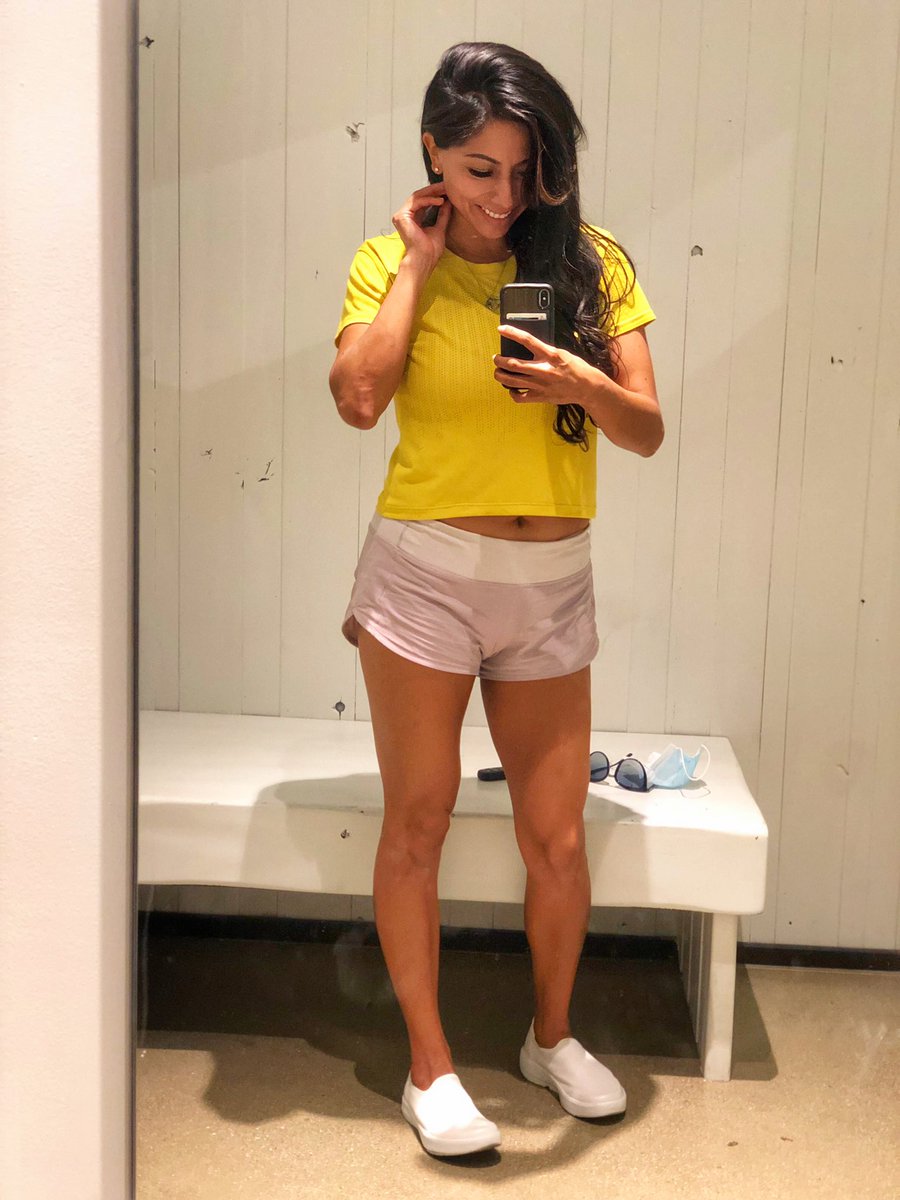 IrongirlNadia's tweet photo. Retail therapy shopping with my feet in my absolute favorite @oofos. The NEW OOmg Eezee low shoe. #theOOcrew #ad #oofos https://t.co/ZNXEmmfrmX