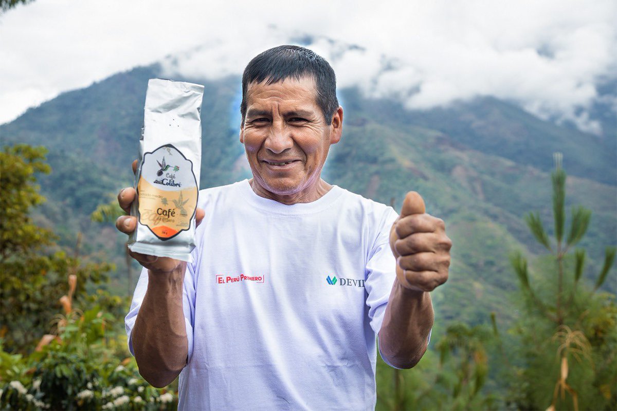 rubenvargasces's tweet photo. Te presento a Vicente Torres y su marca Colibrí. Es un héroe del VRAEM. Derrotó al narcotráfico. Ahora produce el mejor café del mundo. Llámalo al 999871383, prueba un excelente café y dile que vale un Peru! 🇵🇪 https://t.co/1TVFObqztz
