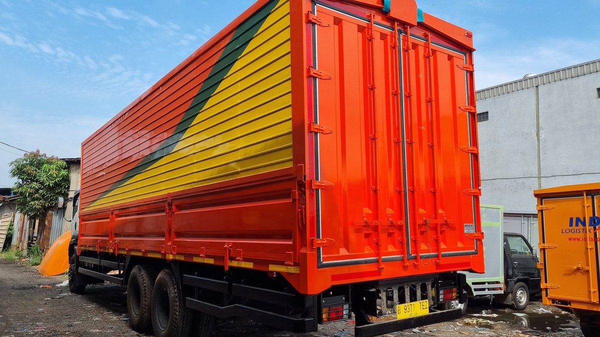 FajarKaroseri's tweet photo. Hi wing box hidrolis isuzu fvm34u(n)
Dimensi 9700x2500x2500 mm
Skrb ready
#hiwing box
#wing box hidrolis
#isuzu giga fvm34u(n)
#harga murah
#viralterbaru 
#Trending https://t.co/PtbMyFyhfb
