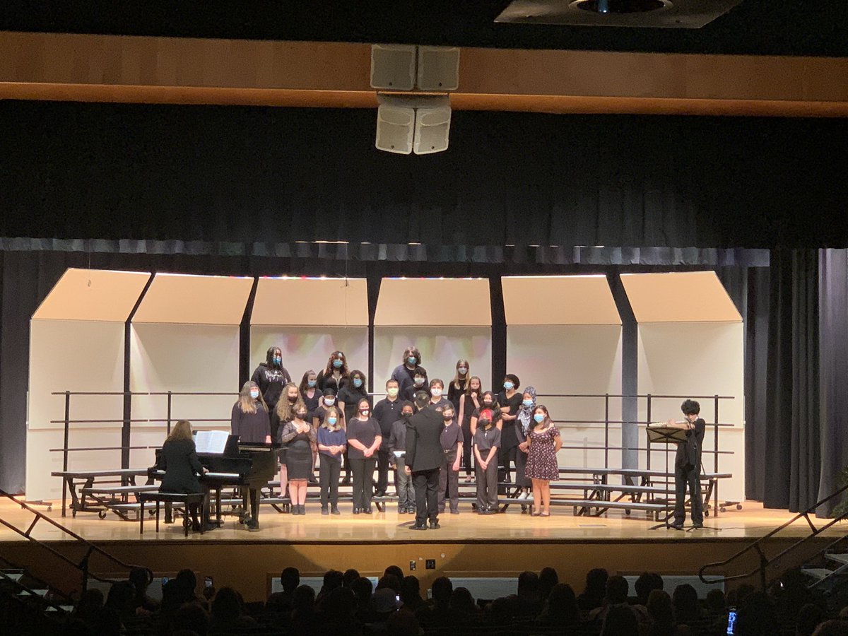 FMS_Vikings's tweet photo. Our 7th grade Choir starting out our final concert with Christian Grajales on the flute. https://t.co/hfm72qCmVY