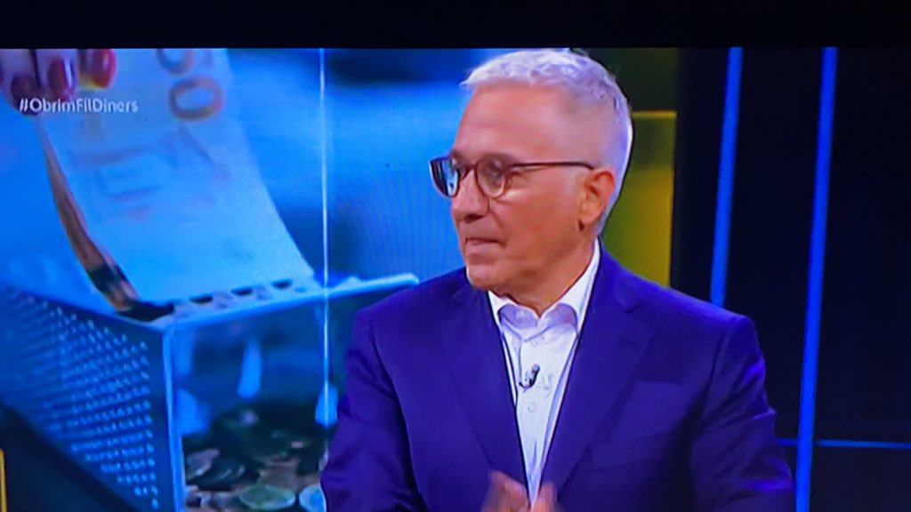 RTVECatalunya's tweet photo. Gràcies un dijous més per fer-nos confiança! #ObrimFilDiners @ObrimFil_TVE 

🎭@EstelSole
🍷@Winesandthecity
⚽@CarlesFite
🗣@BernatDedeu
🎙@PipiEstrada1
👩‍🍳@TeresaSanfeliu
🤔@mtorrallorens
🖊@RogerVinton
🌝@josepdarnes 
🍠@DeEnriqueTomas https://t.co/e9YAUaOycP