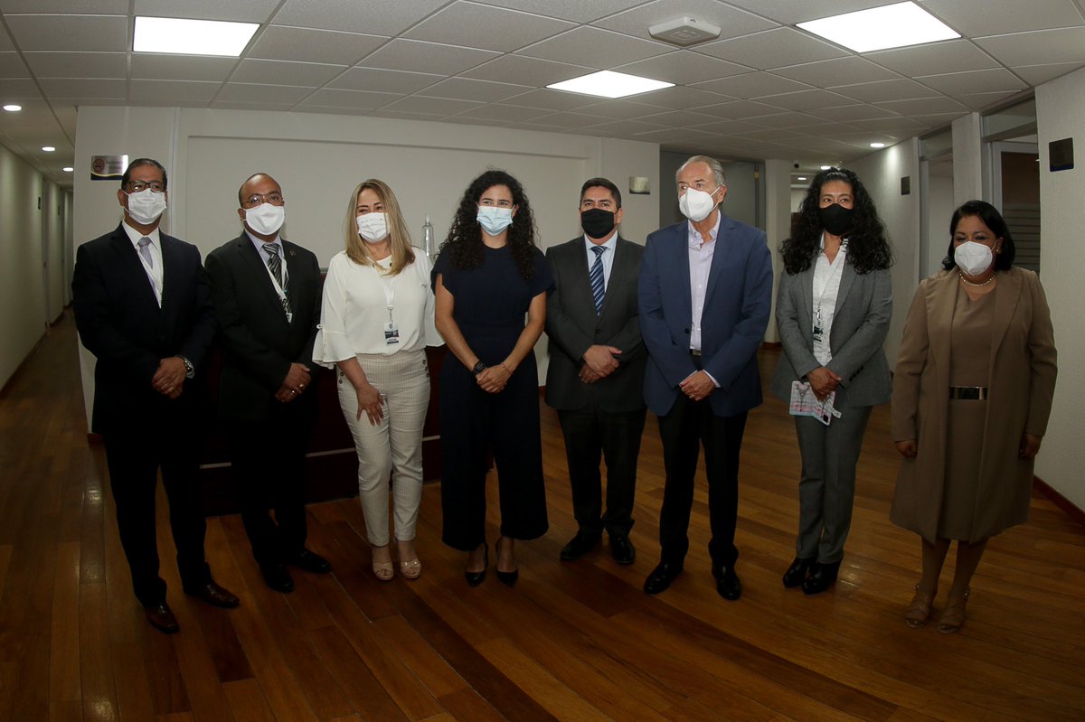 JMCarrerasSLP's tweet photo. Un gusto recibir en #SLP a @luisaAlcalde titular de @STPS_mx y su equipo con quienes analizamos avances del Nuevo Modelo Laboral, el @CCLslp y los Tribunales Laborales Locales, instituciones que fortalecen las relaciones obrero patronales a través del diálogo y la conciliación. https://t.co/aNXFDSJjs6