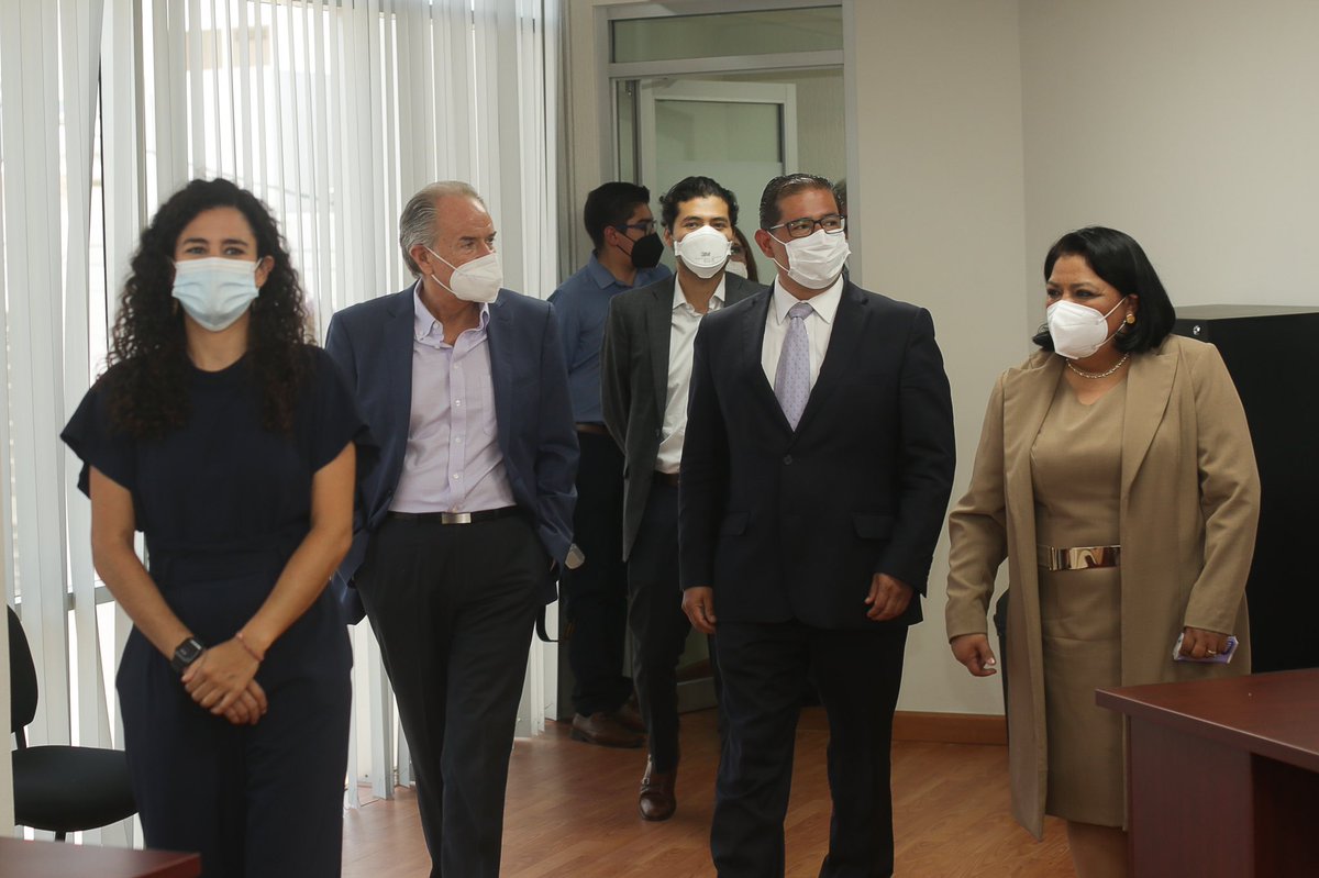 JMCarrerasSLP's tweet photo. En coordinación con el @GobiernoMX y en equipo con los trabajadores y los sectores productivo y social, en #SLP seguimos avanzando en favor de la justicia social basada en la defensa de los derechos laborales y garantizando un entorno propicio para la inversión y el empleo. https://t.co/BiJCKDNAZo