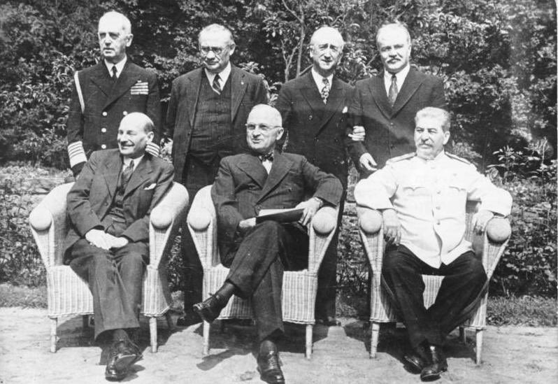 Hungria1c's tweet photo. En la Conferencia de Postdam se acordó el re asentamiento de forma humana y ordenada de las minorías Alemanas de Hungría (1945)@alemania1C @ReinoUnido1C @EstadosU1C @ImperioRuso5 https://t.co/NBdBm61U2e