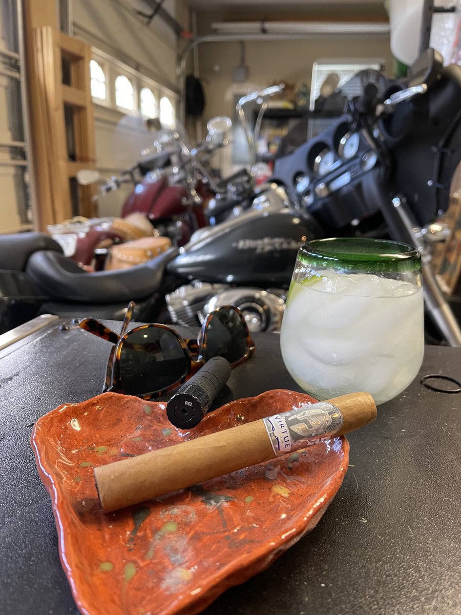 garrydj2's tweet photo. 24 MPH wind will drive the the best of us indoors. #firstdayofvacation https://t.co/sE0X92fJ6I