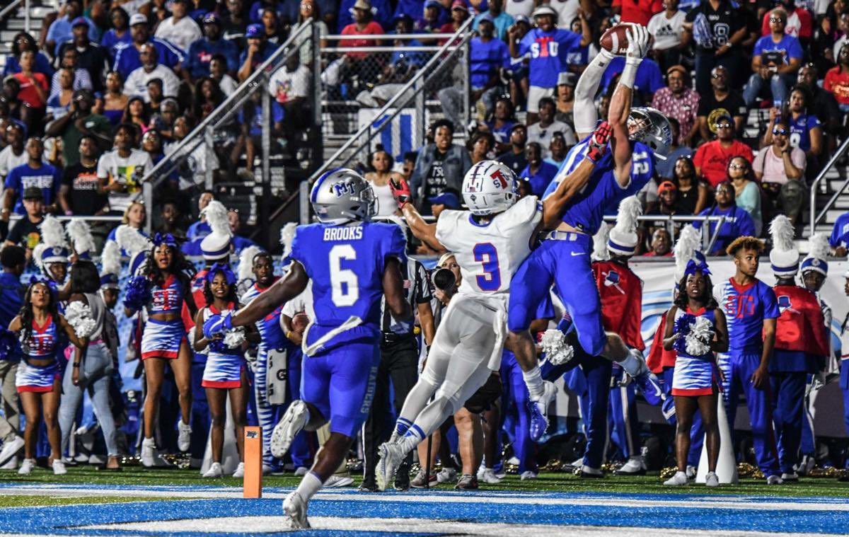 DanielAndradeQB's tweet photo. After a great talk with Coach Dearmon EXTREMELY blessed to receive my first division 1 offer from Middle Tennessee State Blue Raiders!! @MT_FB @BrentDearmon @Throw_2_Win @GregBiggins @adamgorney @BonitaFootball @FootballRecruit @coachkeith_1k @SGVNSports #Lightning #BlueRaiders https://t.co/5RgIqAJHEY