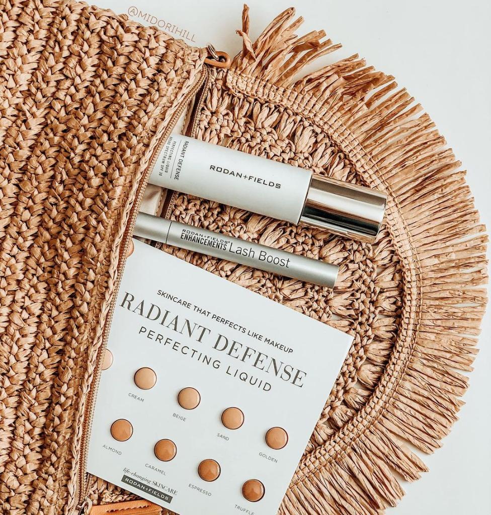 RodanFieldsHQ's tweet photo. Healthy + protected skin? It's in the bag. 😉 Get a perfected, dewy glow + long, full lashes with Radiant Defense and Lash Boost. 

What shade of Radiant Defense are you carrying around this summer? 

#RodanandFields #LashBoost #RadiantDefense https://t.co/BFNEIUF0NC