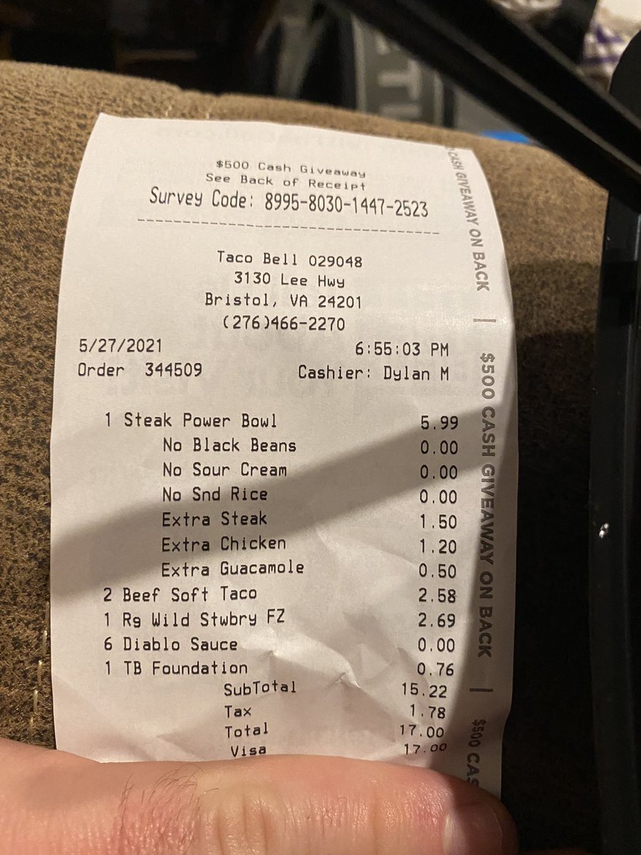 TheReal_CraigC's tweet photo. Anyone else see the problem here?!?!  Extra steak and chicken and that’s what $2.70 got me???  @tacobell https://t.co/amAnCBy4H9