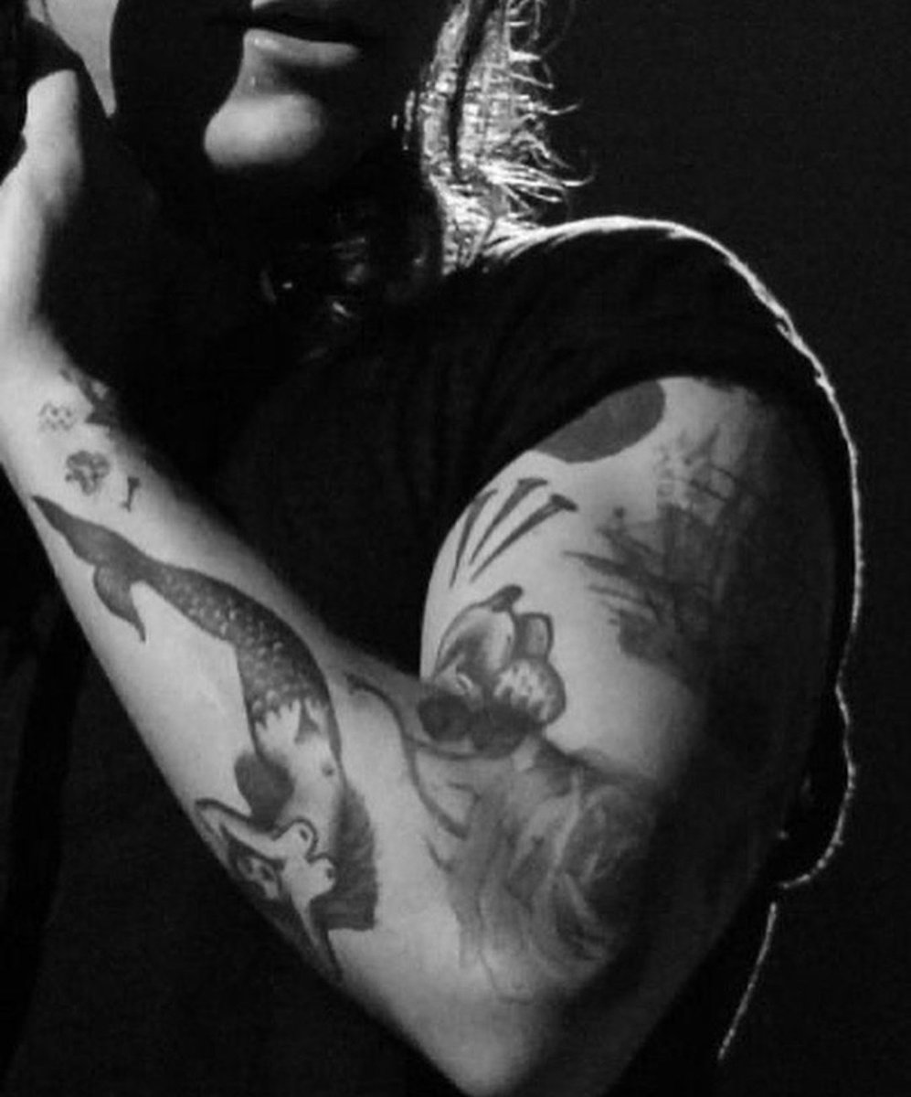 kardes ben erkek sevmem bile sen insan misin seni niye bu kadar seviyom kafayi yicem