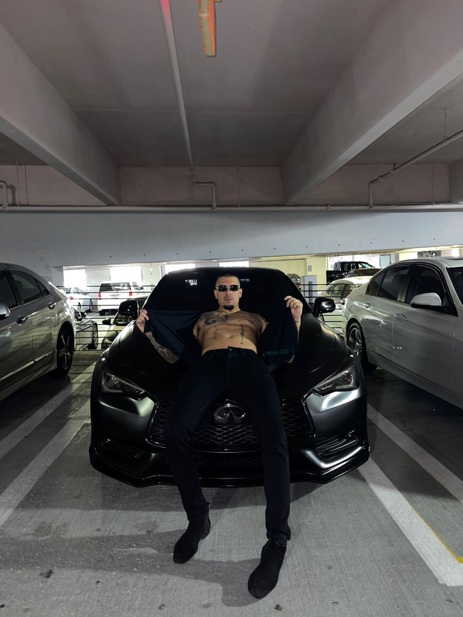 TheCrownedOne_'s tweet photo. Come for a ride https://t.co/Olc0feMPNT