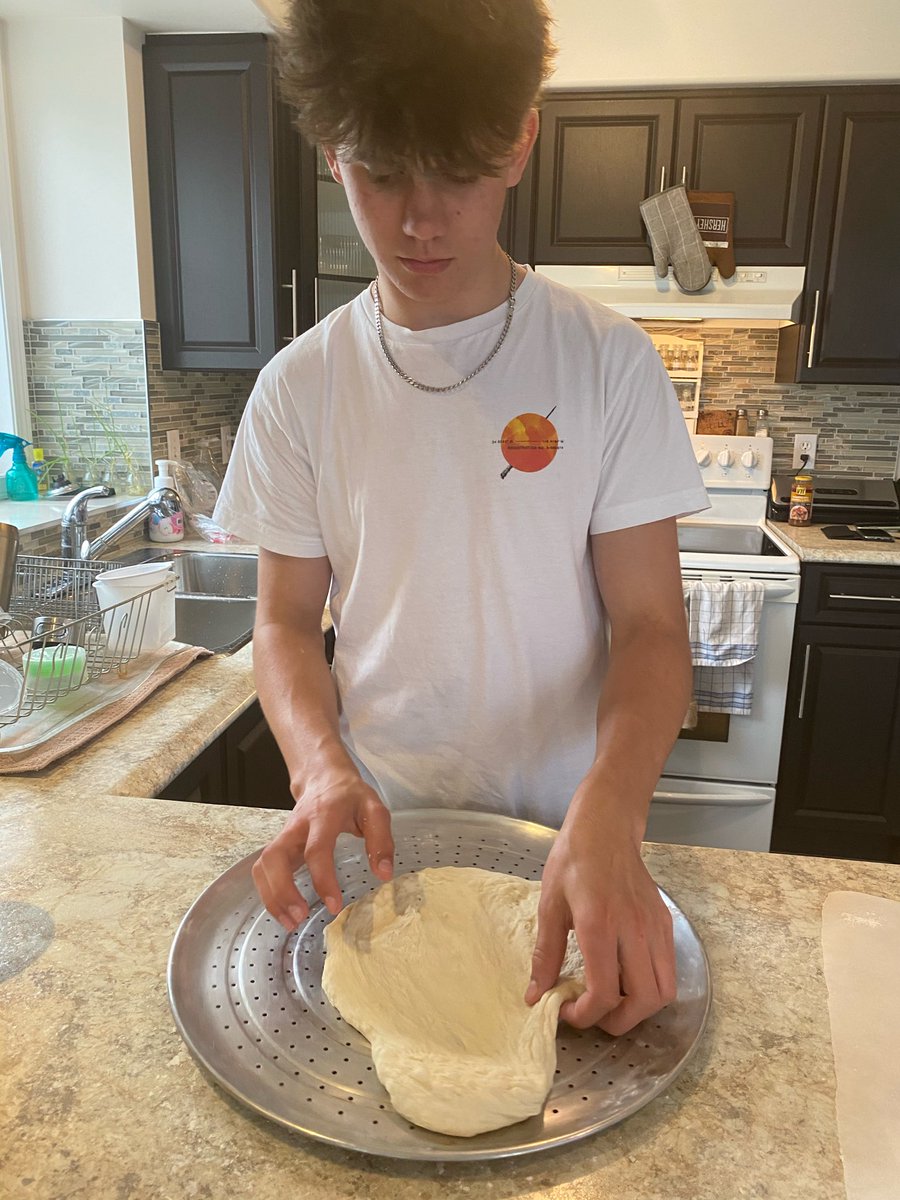stbasilecsd1's tweet photo. Homemade pizza made by our grade 9 student during online learning. Yummy. Smacznego. #ecsd #ecsdfaithinspires #stbasilecsd #grade9 #foodsclass https://t.co/u9LA56WPkG