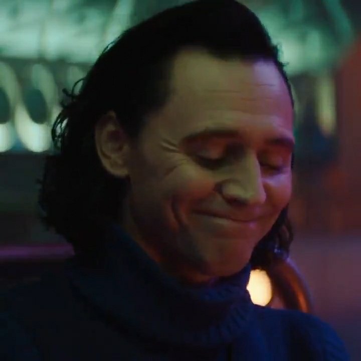 hiddlesbae_'s tweet photo. Tom as #Loki executive producer: https://t.co/tFRjvSIIdA