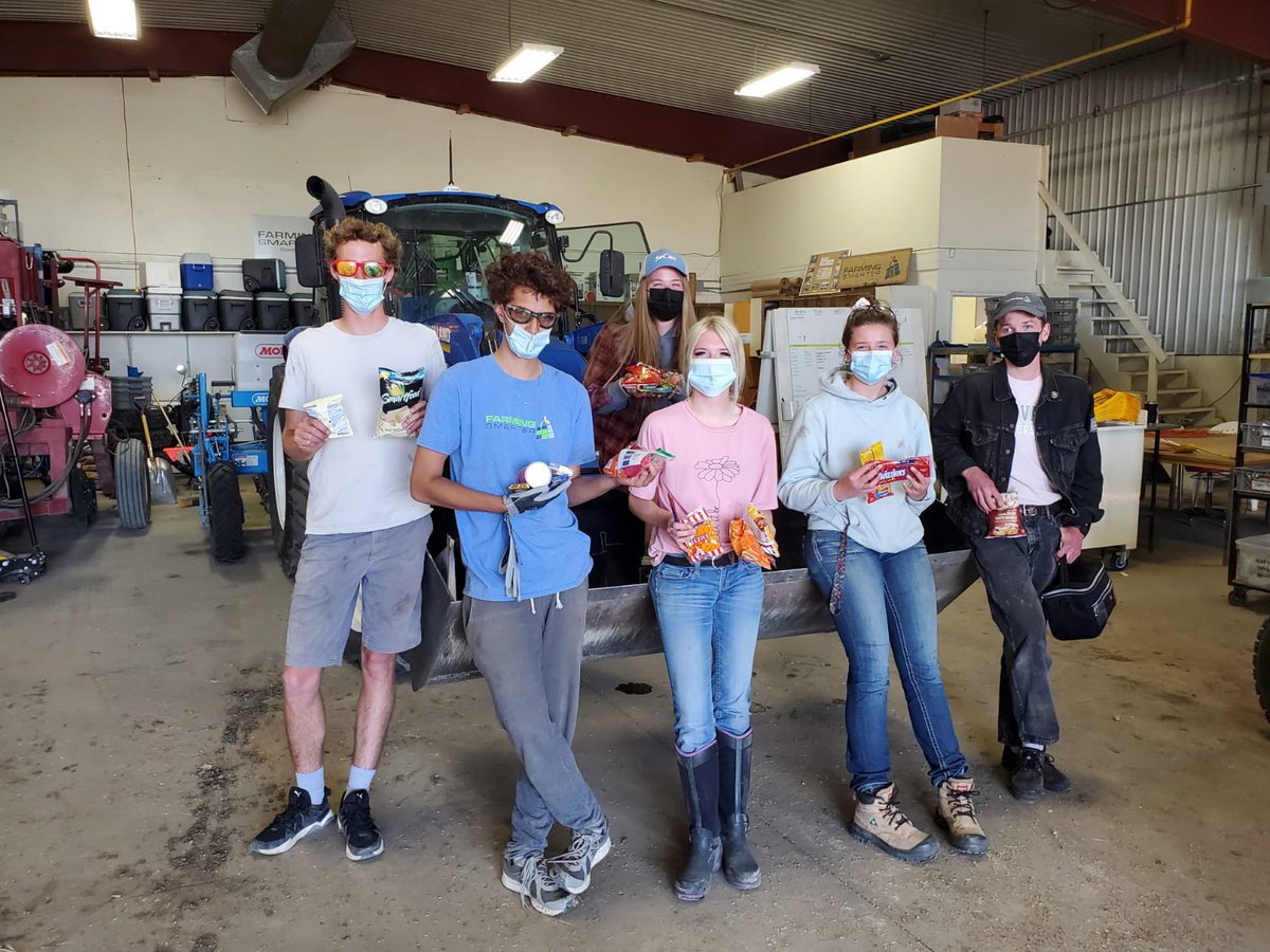 FarmingSmarter's tweet image. Thanks for the grab and go box of goodies @SeCanTrent @SecanMira  @SeCan #hardworkingstudents #chipsandcandy #quickbreak