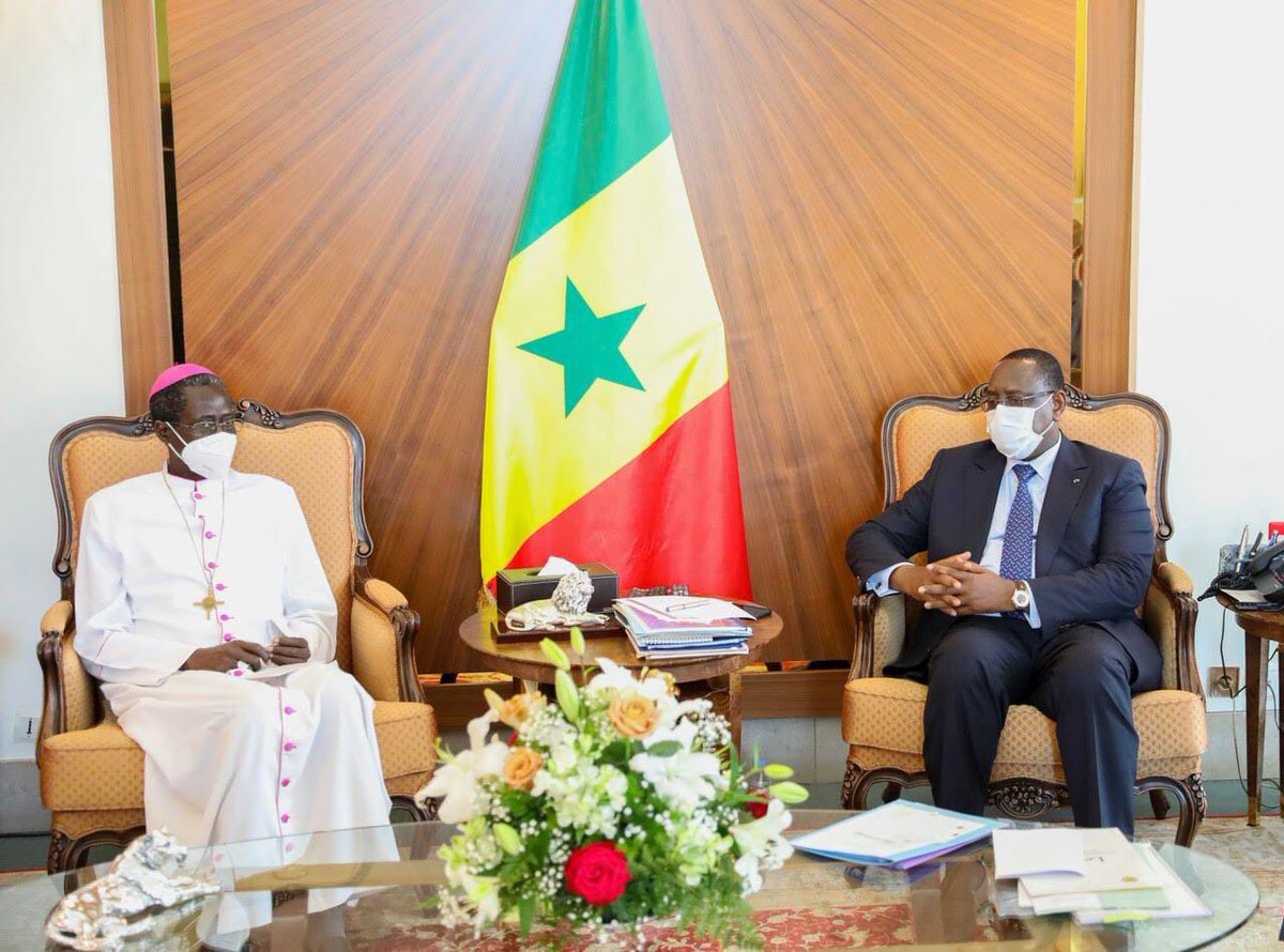 PR_Senegal's tweet photo. Le président @Macky_Sall s’est entretenu avec l’Archevêque de Dakar Mon Seigneur Benjamin N’diaye sur le pèlerinage de Popenguine, la pandémie Covid-19 et l’emploi des jeunes. Le saint homme compte soutenir les actions du Chef de l’Etat à travers l’ONG Caritas Sénégal. https://t.co/kYvgzRHe3K