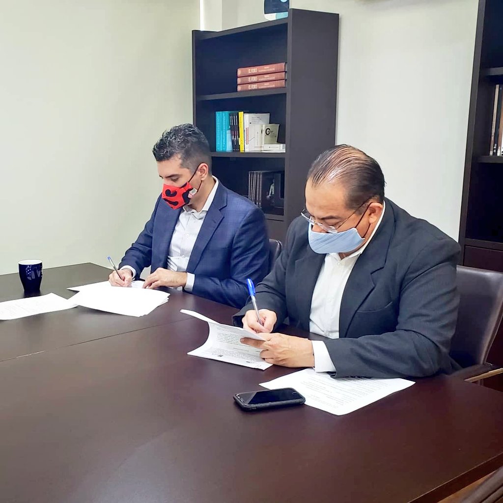 HAEmiliano's tweet photo. Formalizamos nuestra colaboración con @CEEAD con el objetivo de ampliar las posibilidades de Capacitación en el @IJA_Jalisco en el Sistema de Justicia Penal para funcionarios públicos y profesionistas #CulturaDePaz #Educación #FelizJueves #Jalisco #México #CEEAD #10AñosContigo https://t.co/XMKZxkv57y