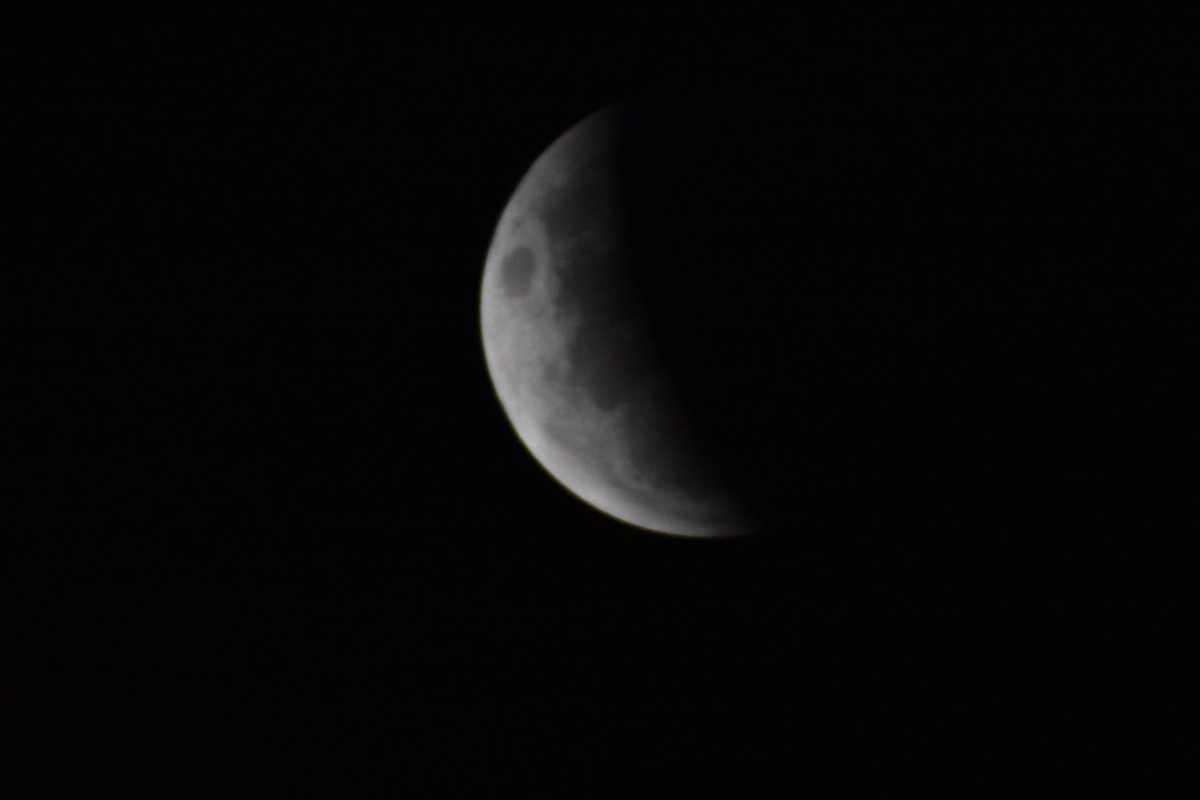 Dyskfan's tweet photo. My first attempt at astrophotography. Unguided dslr on a Saxon telescope, guessing at settings to catch the changes but overall happy as a first go.
#LunarEclipse2021 https://t.co/jwc42uPtuB