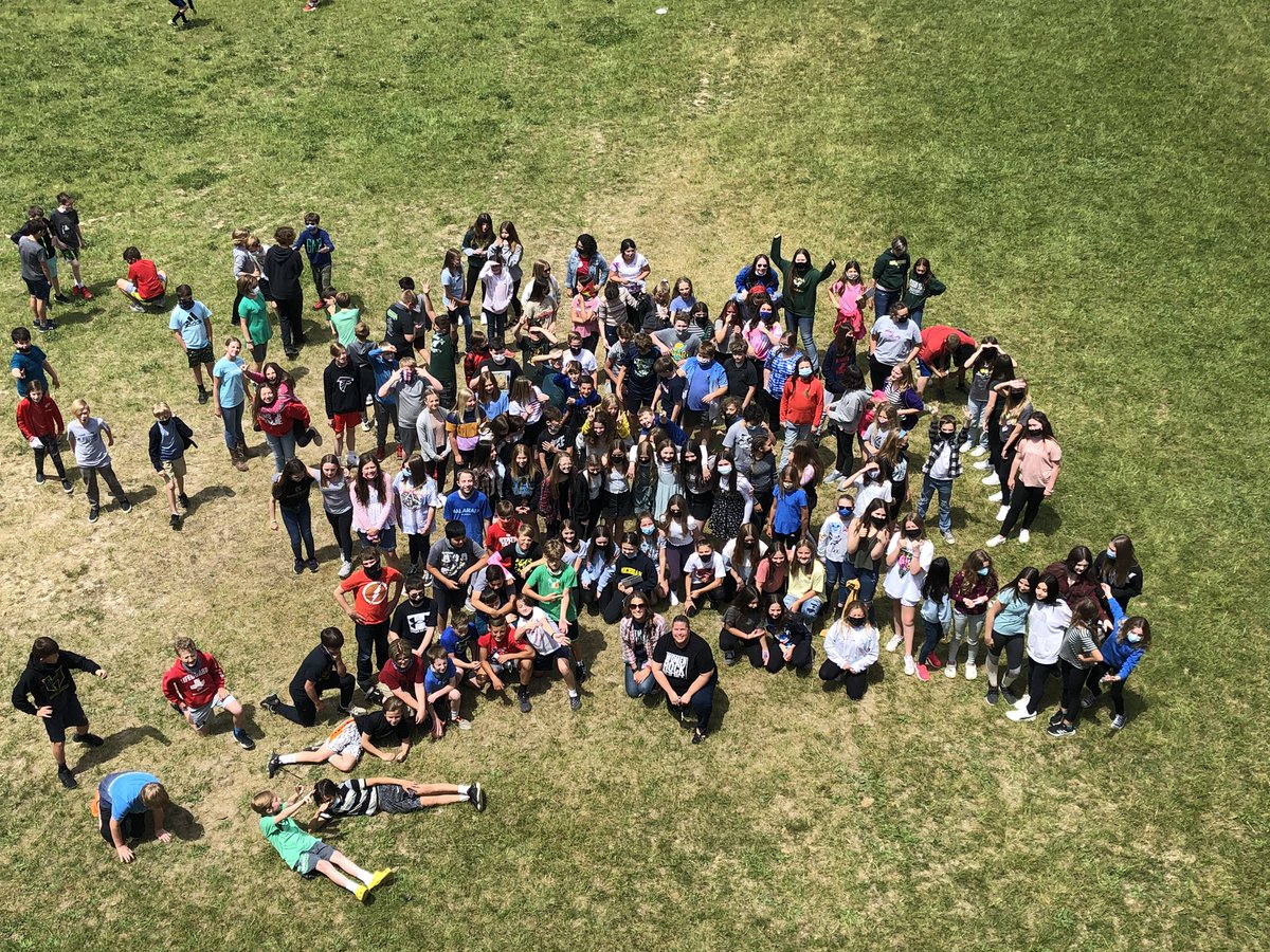leyacarstensen's tweet photo. 6th grade Science Continental Drift flash mob to end the school year.  Better dancers or scientists?#futurescientists @TrishPoelke @D_R_Schmidt @bgehringerHPS https://t.co/FlnJgPyUcE