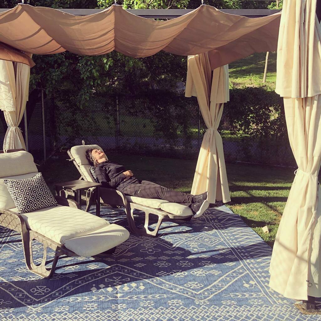 KimClune's tweet image. Pergola “No Sew” Transformation: pipes, brackets, self tapping screws, black spray paint, curtain ring clips, folded drop cloths, chair frames from FB marketplace, new cushions, and an outdoor rug #imadeathing #thankyoupinterest instagr.am/p/CPZMg8FJOjS/