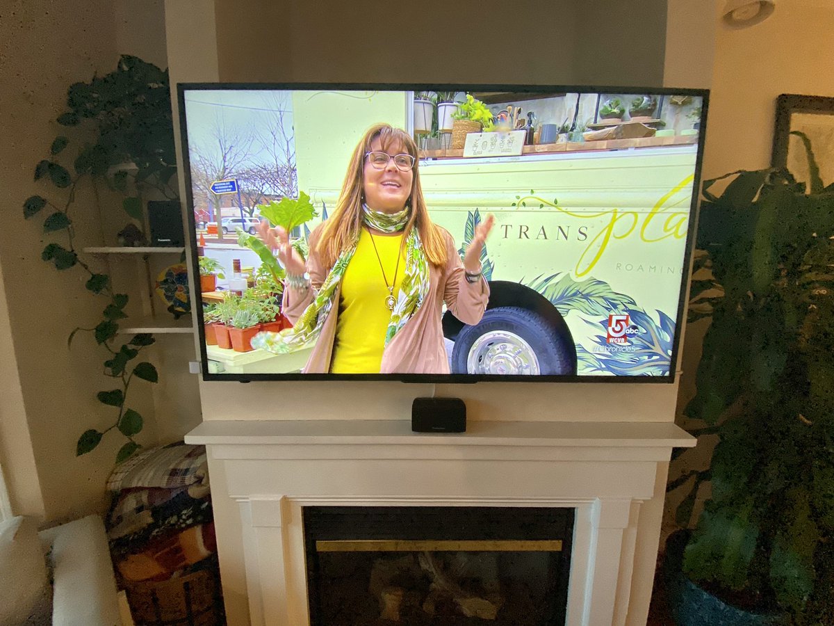 MelCromack's tweet photo. “Plants make people happy” - the motto of #AIM Board Member Janice Goodman, CEO of #AIMmember company @CityscapesInc1. Great to see her featured on @Chronicle5 tonight! @AIMBusinessNews https://t.co/tzeLVQDMk8