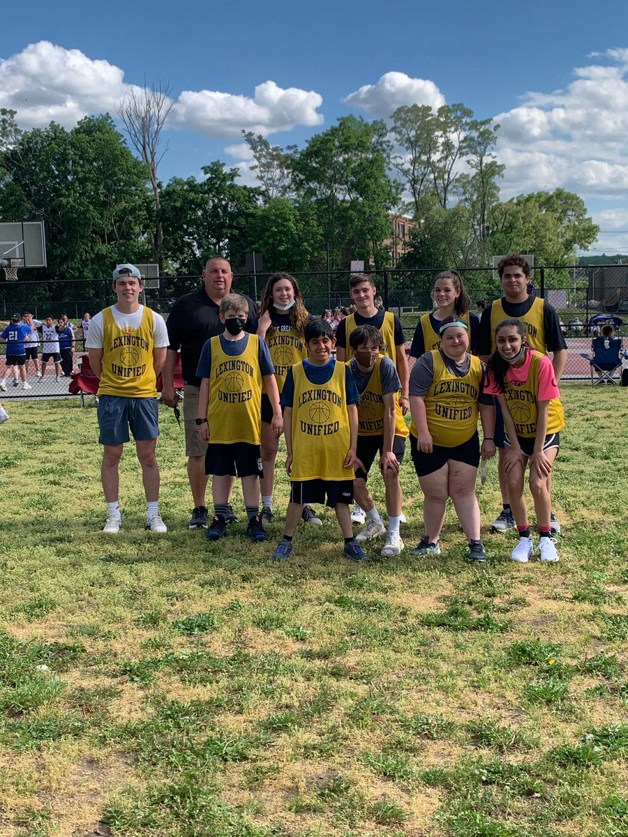 LexMinutemenAth's tweet photo. So grateful for every game we’ve played in 20-21, but fairly confident the 3 games we played today @ Hoop-A-Palooza @ Wakefield were the 3 best games of the year! Huge thanks to all who made today possible! #UnifiedHoops 💙💛🏀 @LABBBREC @PatricBarbieri #LexGo https://t.co/pMxe8eaLRH
