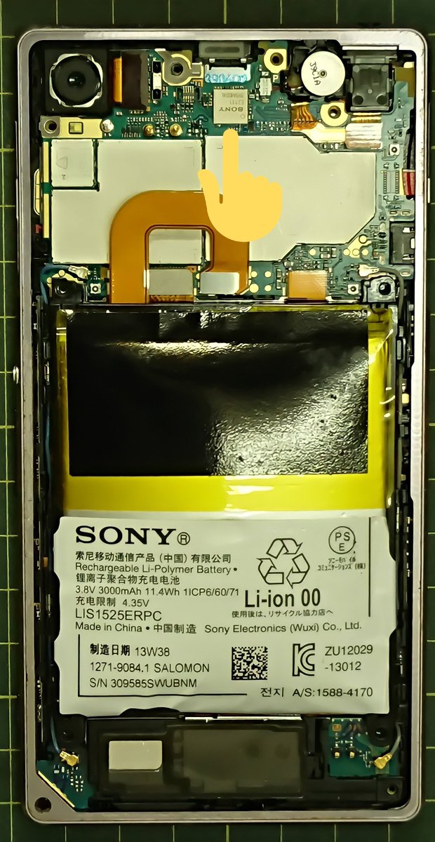 hiroya_kiyu's tweet photo. 過去に #XPERIA Z1の電池を自分で交換してみたとき、オーディオアンプと思われる #ソニー 製のチップを発見。
このころから、高音質化にはかなりこだわっていたことが伺えるな。
#XPERIAZ1 #SOL23 #SO01F #SONY
(画像は #Remini で高画質化処理) https://t.co/zVyYGfEyxX