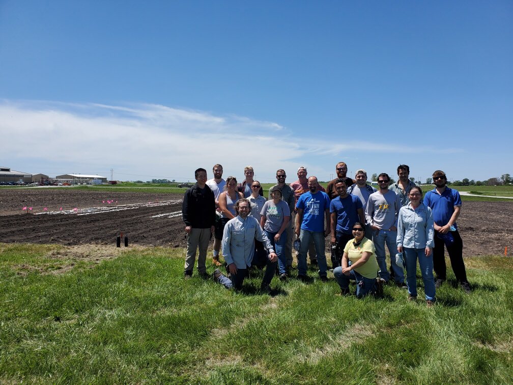 HiFiGenetics's tweet image. Like a well oiled machine, #HFG deployed another 2300 RootTrackers this week across 3 sites and 2 states.  For a total of 4000 devices.  In the coming weeks #RootTracker will advance our knowledge of root growth dynamics in field grown crops.