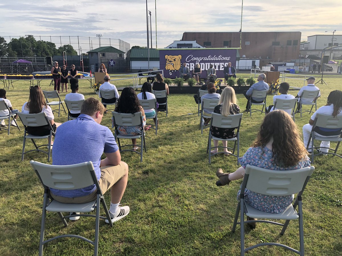 JCPSKY's tweet photo. 🎓 Cheers to the Class of 2️⃣0️⃣2️⃣0️⃣! @WeAreMaleHigh welcomed back last year’s senior class for a special ceremony since they weren’t able to do one last year. These graduates said it was surreal and extra special to have this reunion tonight! #WeAreJCPS https://t.co/lA4tYxowVR