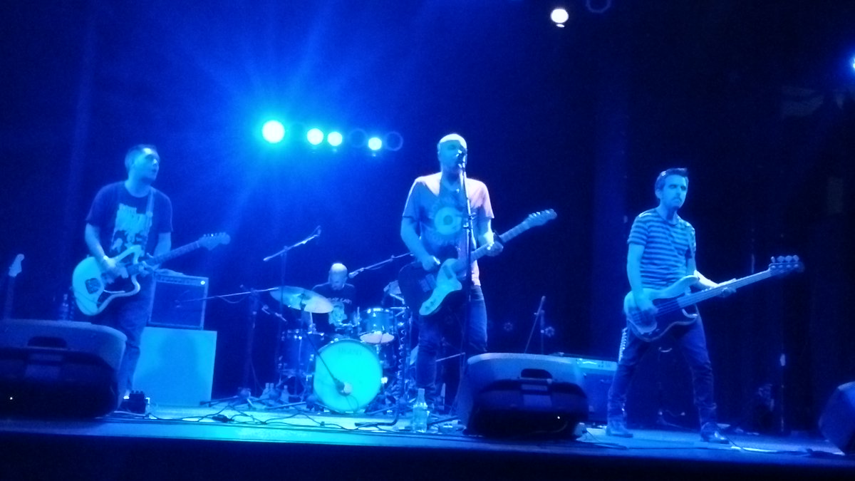 Unas fotos de <a href="/Valledemunecas/">Valle de Muñecas</a> en la Capilla del CC Recoleta 24.05.2017, gran show de los fab four <a href="/manzaEsain/">manza</a> <a href="/FerRuidoBlanco/">Fer Blanco</a>