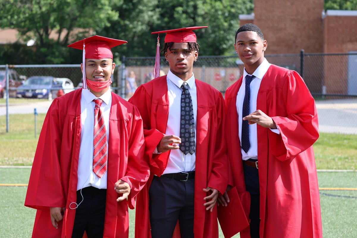 SpaldingCavClub's tweet photo. Congrats to the Spalding Class of 2021! You will be missed! #Cav4Life #ClassOf2021 #GoCavs https://t.co/ZCBureIOzo