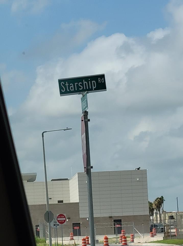 Starship Rd is now the official entrance of the Brownsville South Padre Island Airport! ❤️🚀 <a href="/BTxRGV/">City of Brownsville</a> <a href="/SpaceX/">SpaceX</a> <a href="/elonmusk/">Elon Musk</a>