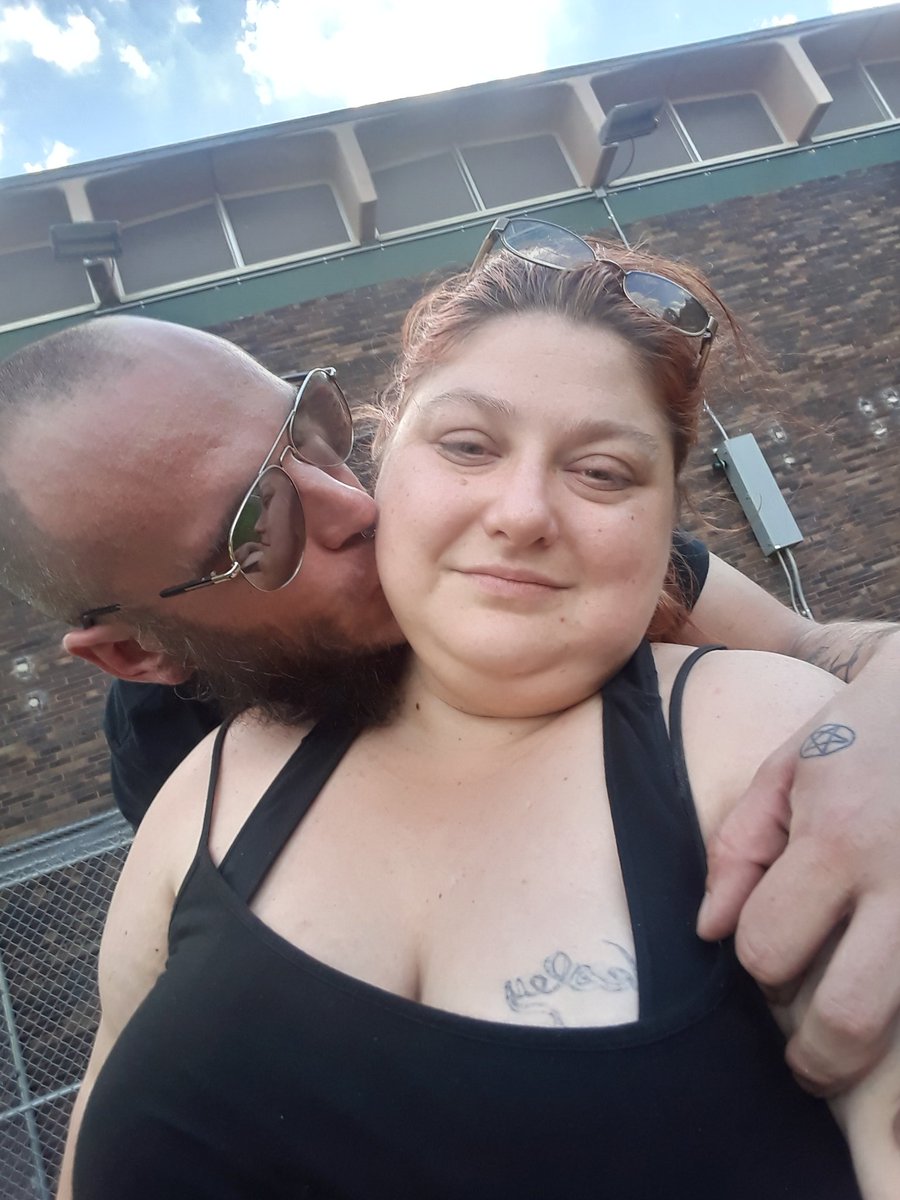 Julie Knoll tweet media