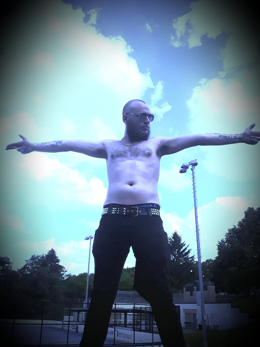 Julie Knoll tweet media