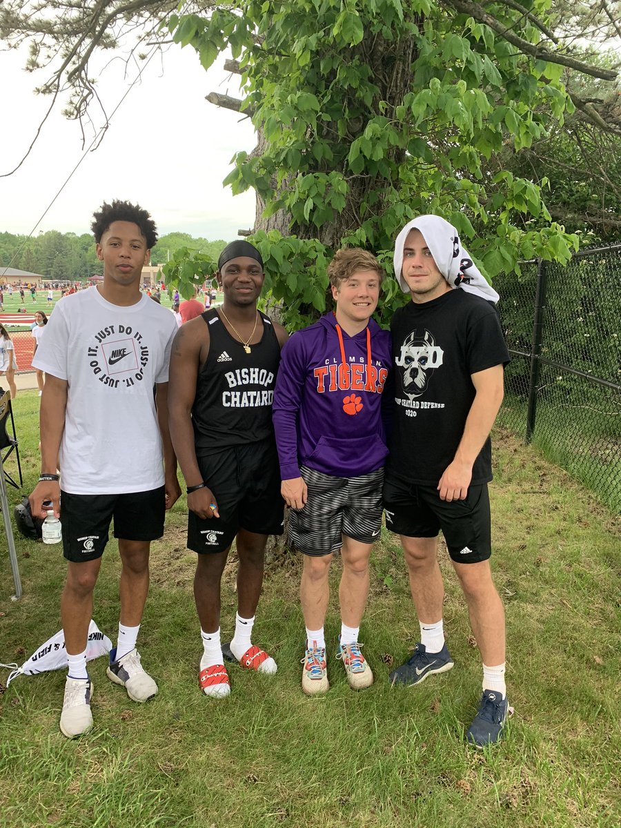 Thomas Coleman, Andre Moore, Jackson Bolen, and Matthew Coons take first place in the 4x100! They PR with a time of 42.80! 

REGIONALS➡️STATE