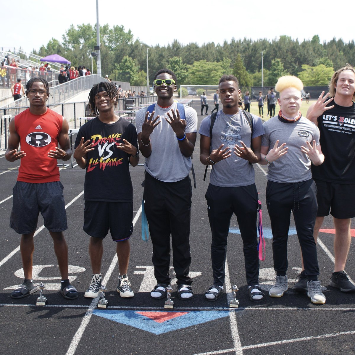 JabralleS's tweet photo. Officially done with High School track, new blessing &amp; new ways soon✌🏽 https://t.co/5YO7X8IykC