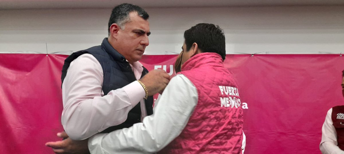 RutaElectoralmx's tweet photo. 🗳️B.C. || Firma @JorgeOjedaMx_ candidato a la gubernatura por @FXMBaja acuerdo “Por la Unidad de la Verdadera 4ª Transformación en Baja California”; sostuvo que se suma al proyecto de la candidata @MarinadelPilar abanderada de Morena.📝 https://t.co/VwnZCQROJW https://t.co/a5mNRX8dCZ