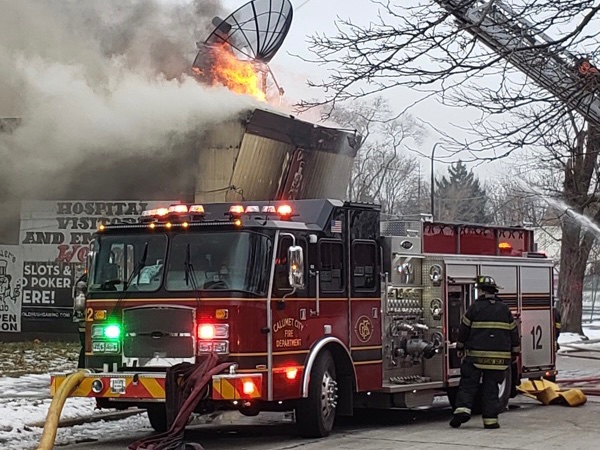 IAFF_621's tweet photo. Out of 2 houses, with 2 Engines, 1 Ladder &amp; 2 Ambulances…run with 12 Firefighters a day…responding to 9,000 calls a year…24 hours a day…7 days a week…365 days a year…#union #unionpride #unionpride #firstdue #firstdueengine #enginecompany #aggressivefirefighting https://t.co/WwaG3QeUGH