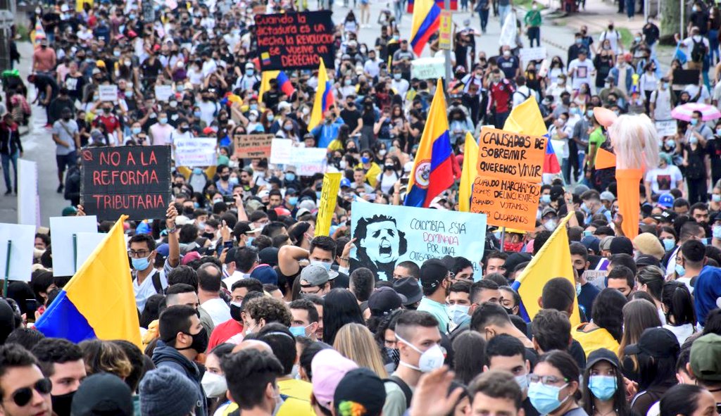 marthaperaltae's tweet photo. Hoy se cumple un mes de #ParoNacional y popular en Colombia. 

Muchos los asesinados, cientos los desaparecidos, un saludo de dignidad y resistencia donde quiera que estén.

Vamos millones a las calles pacíficamente hoy #ParoNacional28M. Este país tiene que cambiar. https://t.co/7V7EdTM4dq