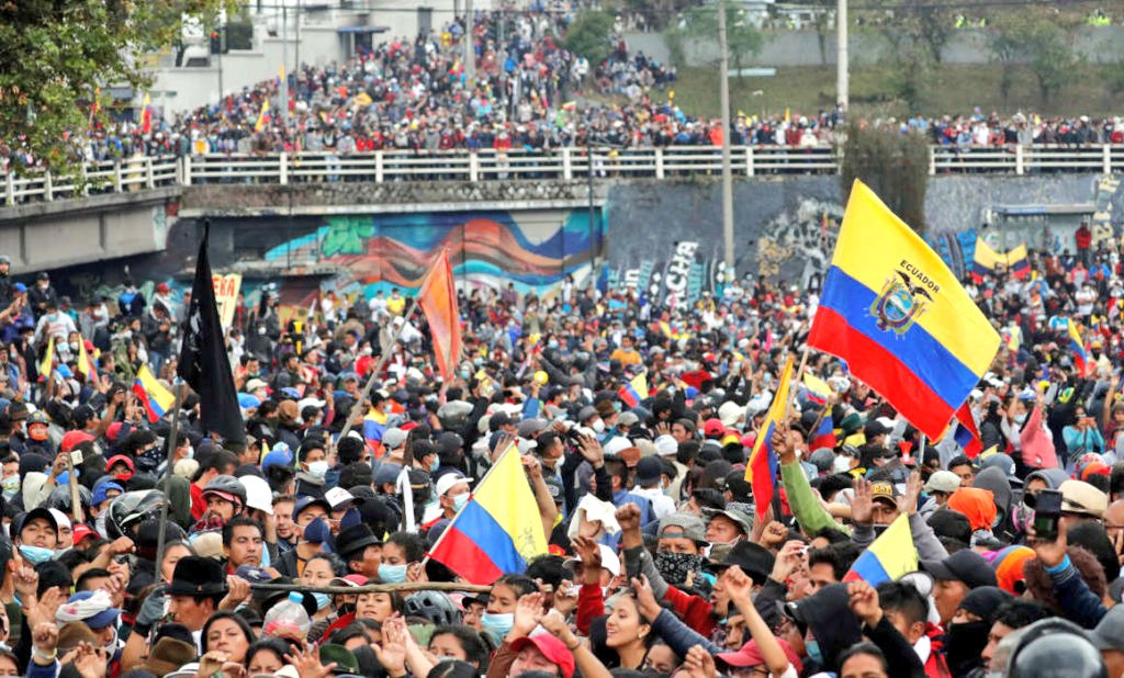 marthaperaltae's tweet photo. Hoy se cumple un mes de #ParoNacional y popular en Colombia. 

Muchos los asesinados, cientos los desaparecidos, un saludo de dignidad y resistencia donde quiera que estén.

Vamos millones a las calles pacíficamente hoy #ParoNacional28M. Este país tiene que cambiar. https://t.co/7V7EdTM4dq