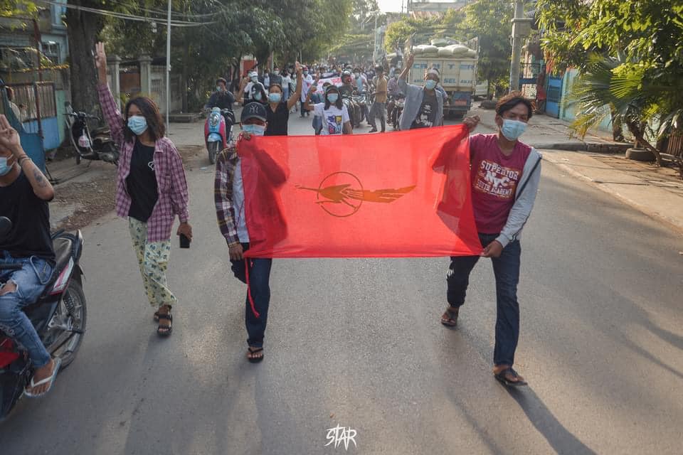 IrrawaddyNews's tweet photo. Students and local residents in #Mandalay rallied against the military regime on Friday, calling for a boycott of education under military rule. (Photo: Star) 

#WhatsHappeningInMyanmar https://t.co/tV5dqjtBar