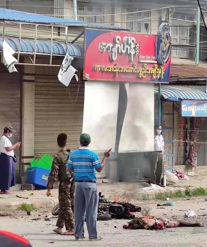 A bomb explosion near a pharmacy on the Union Highway in Muse in northern #ShanState on Friday morning left one person dead, one injured and a motorbike destroyed. Three bombs exploded in the border town on May 26. (Photo: CJ) 

#WhatsHappeningInMyanmar