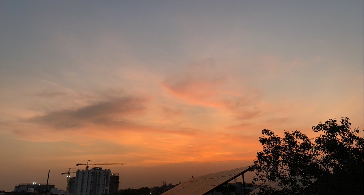 saaniya_dhadwal's tweet photo. nvm take sky pics yall https://t.co/kacGUhYEkr