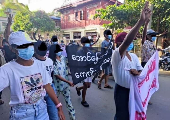 don_msi's tweet photo. Various anti-coup strikes from AungMyayTharZan combined forces and rallied to the streets powerfully while chanting ​anti-military regime 
slogans this morning for the downfall of military dictatorship. 
#MilkTeaAlliance #May28Coup #WhatsHappeningInMyanmar https://t.co/cO2bFjblVP