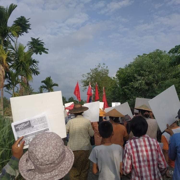 IrrawaddyNews's tweet photo. People took to the streets against the military regime on Friday in #Kale, #Sagaing  Region. (Photo: CJ) 

#WhatsHappeningInMyanmar https://t.co/d9eHL04t5C